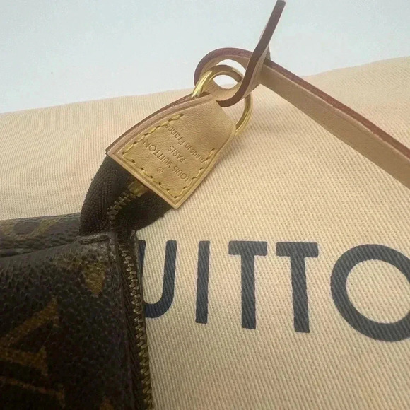 LOUIS VUITTON M40712 Pochette (Vintage, Brand New Straps, All Inclusion inc.) - Picture 6 of 13